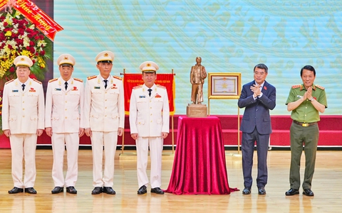 Công an Hải Phòng đón nhận Danh hiệu Anh hùng Lực lượng vũ trang Nhân dân