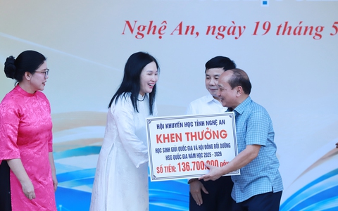 Hội Khuyến học Nghệ An khen thưởng học sinh giỏi quốc gia trường chuyên Phan Bội Châu