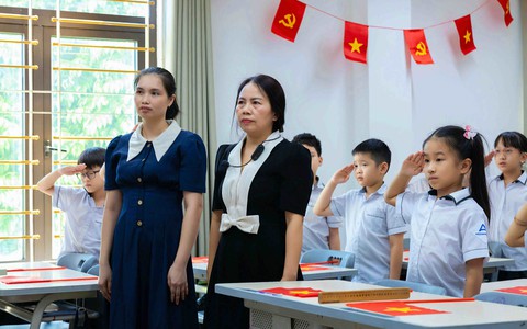 Yêu cầu giáo viên phải có chứng chỉ chức danh nghề nghiệp là trái luật?