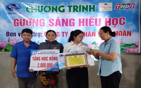 Quỹ Khuyến học Nguyễn Sinh Sắc tiếp sức cho sinh viên vượt khó tại xã Phương Thịnh (Đồng Tháp)