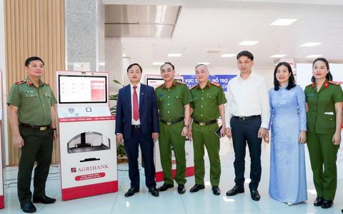 Agribank chuyển đổi số gắn với ESG: Từ các Kiosk thông minh đến khát vọng “số hóa” vùng biên