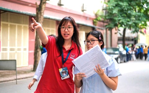 Áp lực thi vào lớp 10: Trường chuyên đang gánh nhu cầu của giáo dục đại trà?