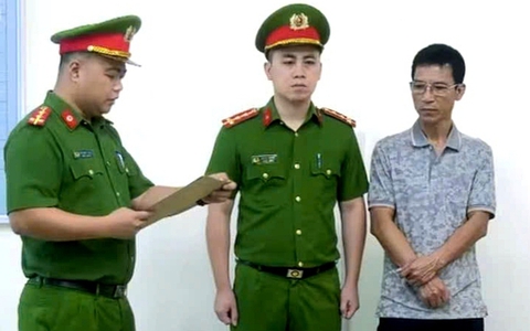 3 cán bộ thuế thu phí hạ tầng sai quy định ở Cửa khẩu Kim Thành bị bắt