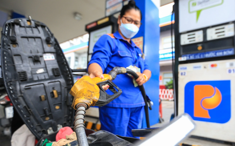 Tiếp tục chi quỹ bình ổn, giá xăng dầu đồng loạt giảm
