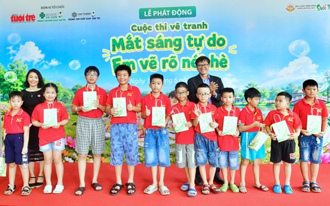 Phát huy năng khiếu hội hoạ với "mắt sáng tự do - em vẽ rõ nét hè"