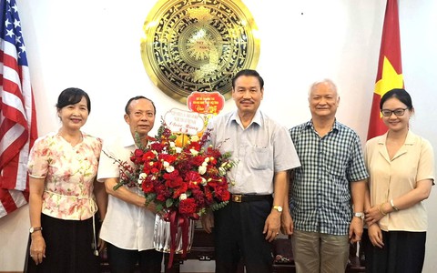 Thời báo Văn học nghệ thuật khai trương văn phòng tòa soạn mới và tri ân cộng tác viên