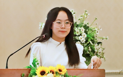 Nữ sinh nghẹn ngào 'khóc thầm nhiều đêm' ngày nhận giấy báo trúng tuyển đại học