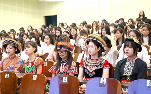 Giảng viên trước áp lực buộc phải nâng chuẩn