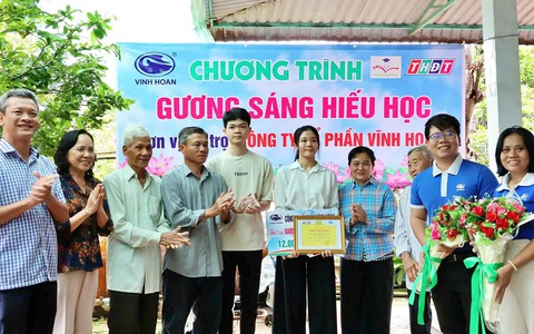 Quỹ Khuyến học Nguyễn Sinh Sắc cùng nhà tài trợ trao học bổng 31 triệu đồng cho "Gương sáng hiếu học" Cao Thị Huỳnh Thư