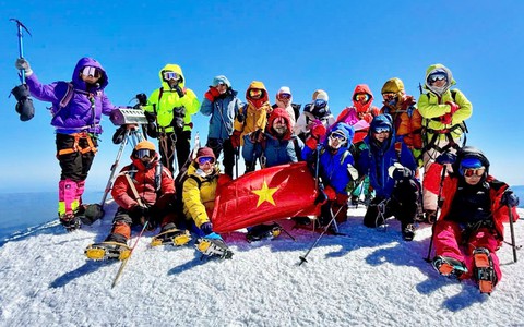 Chinh phục Elbrus: Hành trình "cân não" trên nóc nhà châu Âu