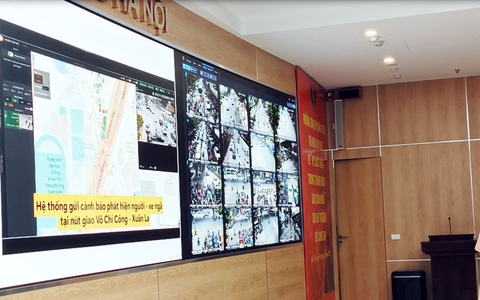 Hà Nội vừa có hệ thống cảnh báo giao thông LED hiện đại