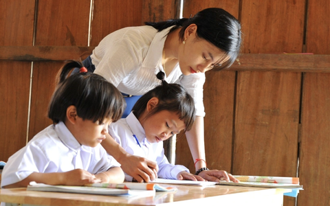 Bộ Tài chính giải đáp căn cứ xác định địa bàn miền núi để hưởng phụ cấp ưu đãi giáo viên