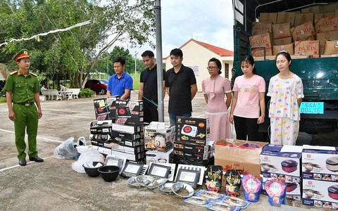 Thổi phồng chất lượng, lừa bán đồ gia dụng giá cao, 8 đối tượng bị khởi tố, tạm giam