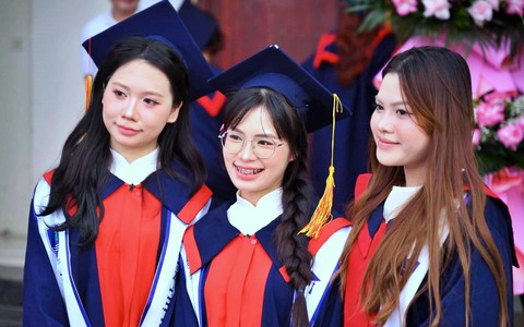 Xây dựng vị thế đại học tinh hoa không thể bằng học phí