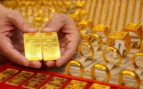 Giá vàng bật tăng gần 1 triệu, chênh lệch mua - bán 3 triệu đồng mỗi lượng
