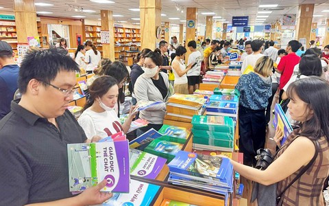 Trường học Thành phố Hồ Chí Minh đảm bảo đủ sách giáo khoa cho năm học mới