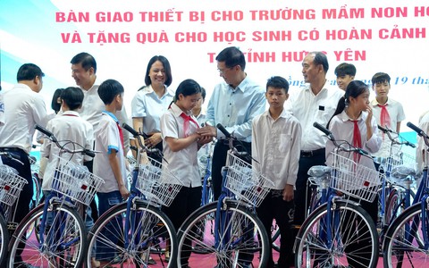 Petrovietnam tặng quà ý nghĩa trước thềm năm học mới 2026-2027