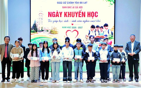 Chương trình "Ngày Khuyến học" trợ giúp 264 triệu đồng cho học sinh, sinh viên Đà Lạt đón năm học mới