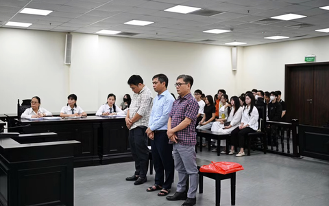 Xét xử cựu hiệu trưởng trong vụ "ăn chặn" tiền A80 của sinh viên