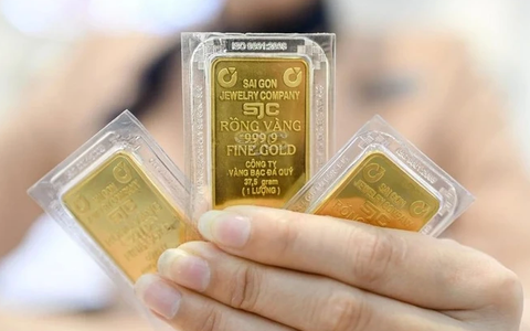 Giá vàng bất ngờ quay đầu giảm