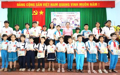 Khuyến học Gia Lai trao hơn 620 triệu đồng học bổng, phần quà tiếp sức cho giáo viên và học sinh