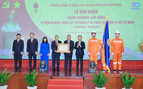 Tổng Công ty Điện lực Thành phố Hồ Chí Minh (EVNHCMC) nhận Huân chương Lao động hạng Ba