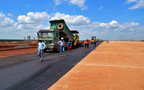 Đẩy mạnh thi công sân bay Long Thành, đơn vị thi công làm xuyên lễ