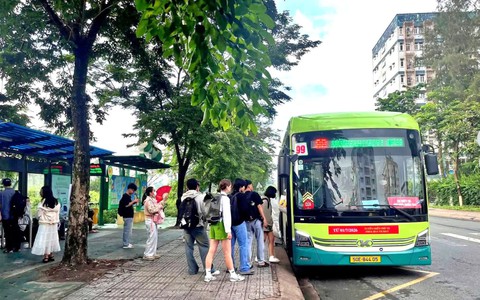 Tăng cường 13 xe buýt phục vụ sinh viên Khu đô thị Đại học Quốc gia Thành phố Hồ Chí Minh giờ cao điểm