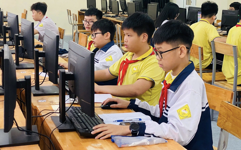 Giáo viên dạy ôn luyện VioEdu ngoài nhà trường: Đúng hay sai quy định?