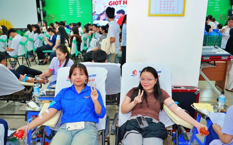 Hơn 500 giảng viên, sinh viên Trường Đại học Đông Á tham gia ngày hội hiến máu lần 46