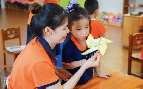 Quy định về điều kiện nhận hỗ trợ tiền trông trưa, nấu ăn cho trẻ mầm non