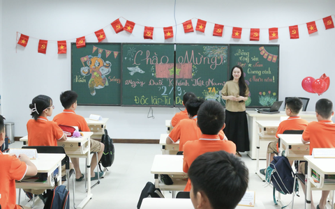 Dạy ở trường tư thục có được tính thời gian giữ hạng giáo viên?