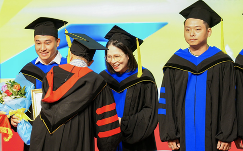 Bộ Giáo dục và Đào tạo làm rõ thông tin học viên thạc sĩ chính quy không được làm việc toàn thời gian
