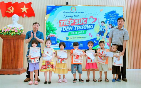 Hội Khuyến học Phú Ninh, Đà Nẵng tiếp sức đến trường trước thềm năm học mới