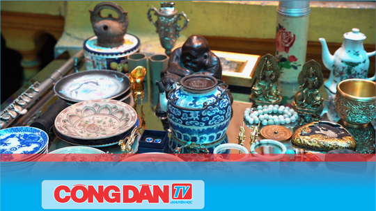 Độc đáo phiên chợ đồ cổ - nơi “thời gian ngừng trôi” giữa lòng Hà Nội