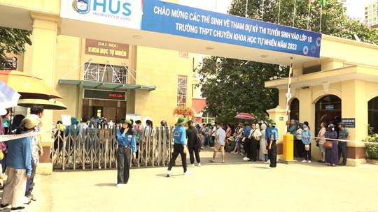 Thi chuyên Toán và chuyên Tin trường Trung học phổ thông chuyên Khoa học Tự nhiên: Đề thi vừa sức