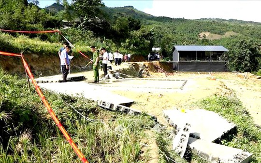 Sập đổ bể nuôi cá khiến 2 mẹ con tử vong ở Lào Cai