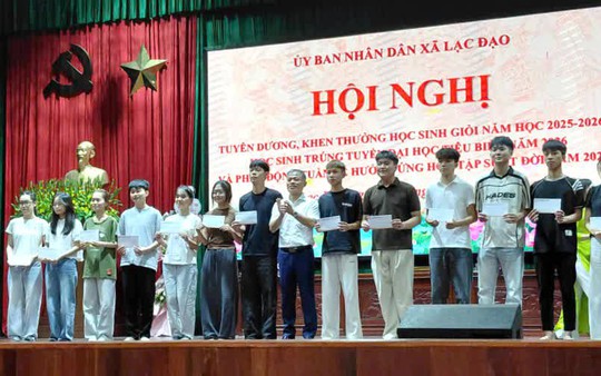 Quỹ khuyến xã Lạc Đạo (Hưng Yên) trao thưởng hơn 130 triệu đồng cho học sinh, giáo viên tiêu biểu