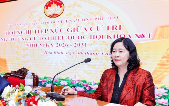 Chủ tịch Ủy ban Trung ương Mặt trận Tổ quốc Việt Nam Bùi Thị Minh Hoài tiếp xúc cử tri tại Phú Thọ