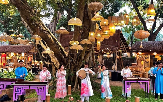 "Vườn Ánh sáng" lung linh tại Văn Miếu - Quốc Tử Giám