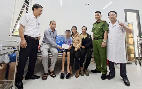 Nam học sinh lớp 6 nghi bị cha cùng mẹ kế bạo hành nhập viện điều trị