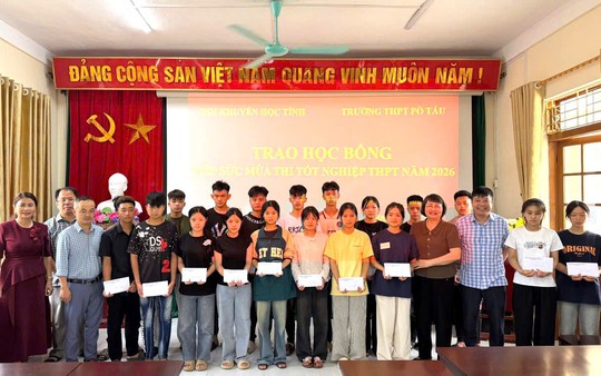 Hội Khuyến học tỉnh Cao Bằng trao 100 suất học bổng "Tiếp sức mùa thi tốt nghiệp trung học phổ thông"