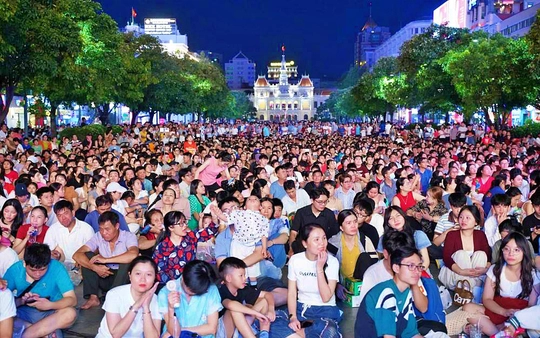 Thành phố Hồ Chí Minh bắn pháo hoa 16 điểm tối 2/7 mừng 50 năm Thành phố mang tên Bác