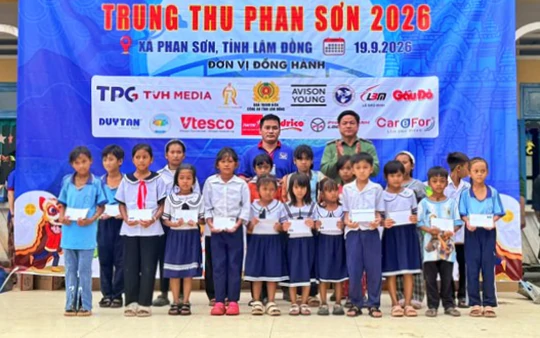 Trung thu ý nghĩa cho 2.000 em nhỏ tại xã miền núi Phan Sơn, Lâm Đồng
