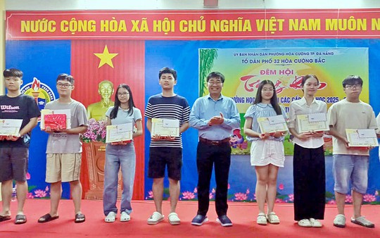 Ấm áp đêm Trung thu, lan tỏa tinh thần khuyến học ở Tổ dân phố 32 Hòa Cường Bắc, Đà Nẵng