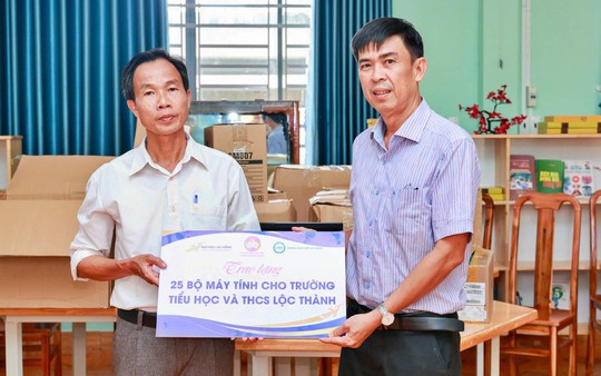Thêm 50 bộ máy tính đến với học sinh vùng biên giới Đồng Nai vào năm học mới
