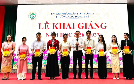 Hội Khuyến học các tỉnh, thành đồng loạt trao học bổng tiếp sức học sinh, sinh viên dịp khai giảng năm học mới