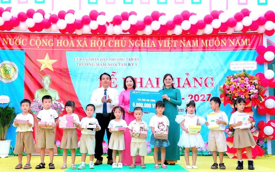 Tam Kỳ (Đà Nẵng) trao gần 126 triệu đồng học bổng và quỹ an sinh đầu năm học mới