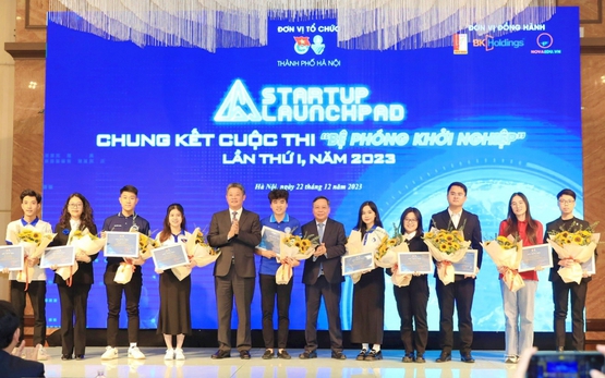 Sinh viên Đại học Bách Khoa Hà Nội đạt giải Nhất "Bệ phóng khởi nghiệp" với viên nén sinh khối bã cafe
