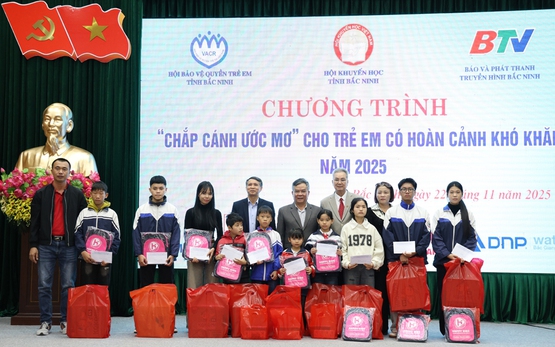 Bắc Ninh trao 400 triệu học bổng "Chắp cánh ước mơ" năm 2025 cho học sinh có hoàn cảnh khó khăn